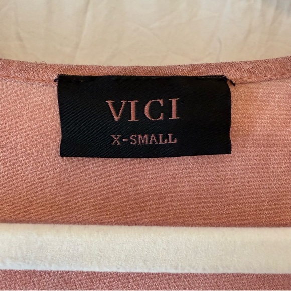 Vici Oversized Babydoll Style Coral Embroidered V-Neck Top Size XS/S/M - Picture 13 of 13